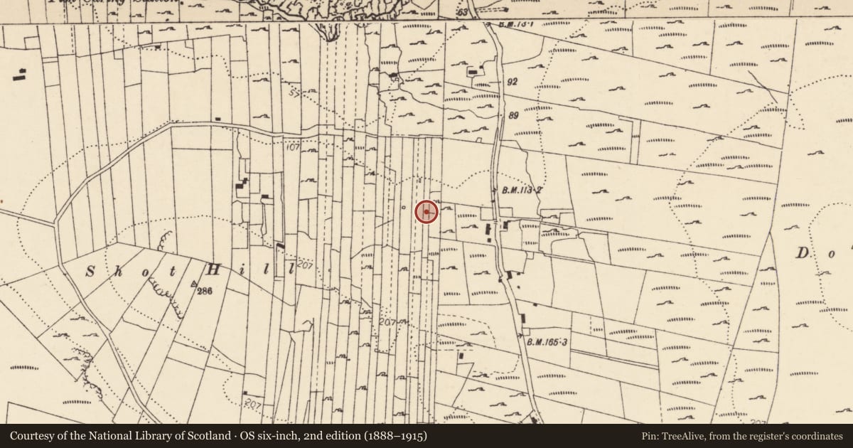 Ordnance Survey six-inch map, 2nd edition (1888–1915) covering the location of Megalithic tomb - unclassified, An Dumhaigh (TC Leitir Mhic an Bhaird), County Donegal, with a pin at the register's coordinates