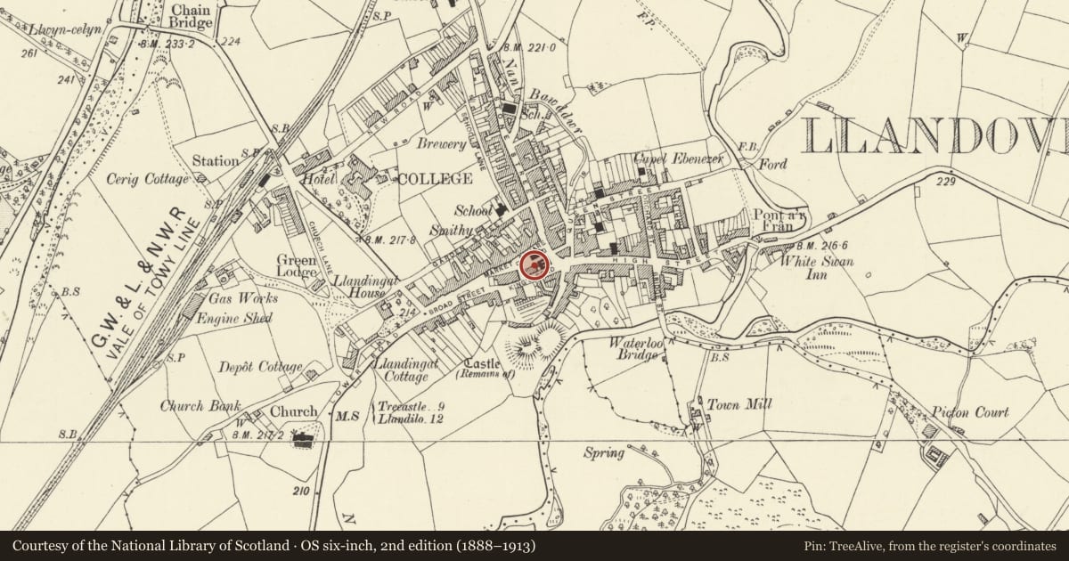 Ordnance Survey six-inch map, 2nd edition (1888–1913) covering the location of 4 Market Square, Llandovery, Carmarthenshire, with a pin at the register's coordinates