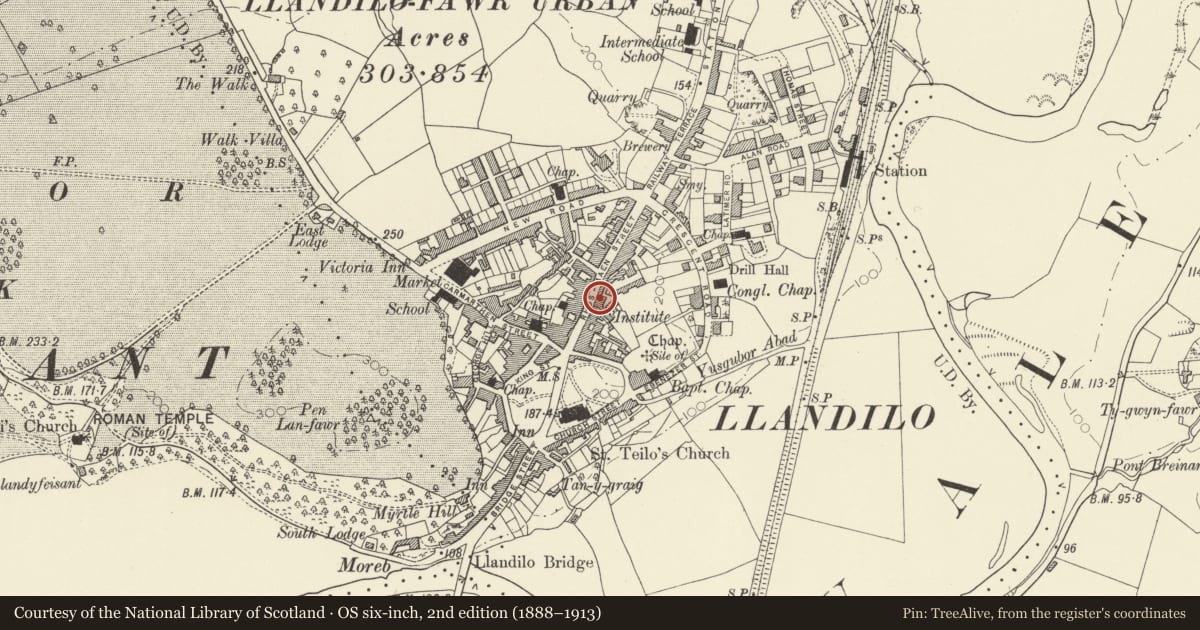 Ordnance Survey six-inch map, 2nd edition (1888–1913) covering the location of The Castle Hotel, Llandeilo, Carmarthenshire, with a pin at the register's coordinates