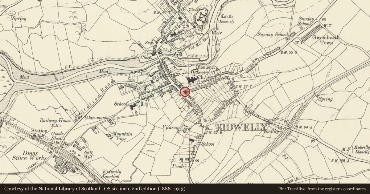Ordnance Survey six-inch map, 2nd edition (1888–1913) covering the location of Kidwelly Town Hall, Carmarthenshire, with a pin at the register's coordinates