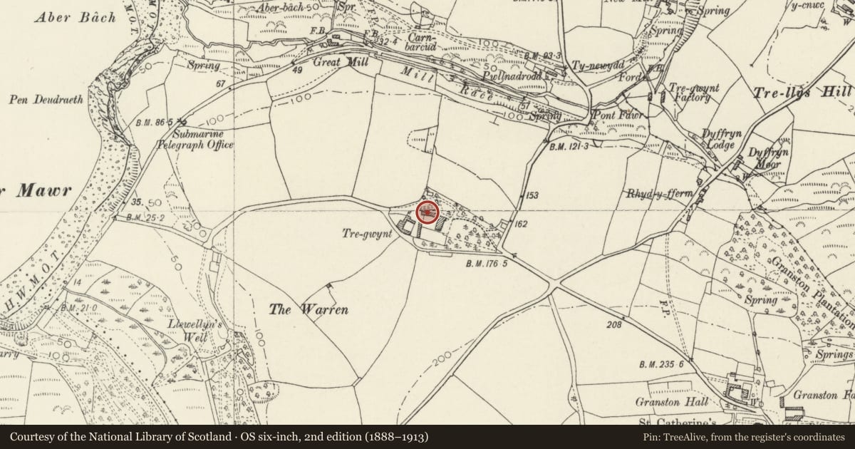 Ordnance Survey six-inch map, 2nd edition (1888–1913) covering the location of North Wing & Low Farm Range to W.of Tregwynt, Pencaer, Pembrokeshire, with a pin at the register's coordinates