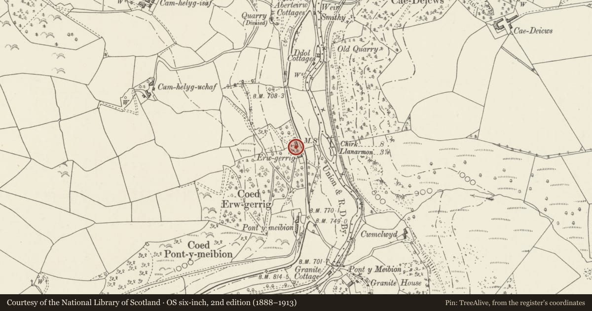 Ordnance Survey six-inch map, 2nd edition (1888–1913) covering the location of Stone Seat of Huw Morys at Erw Gerrig Farmhouse, Ceiriog Ucha, Wrexham, with a pin at the register's coordinates
