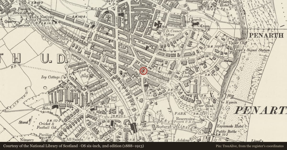 Ordnance Survey six-inch map, 2nd edition (1888–1913) covering the location of Lloyd's Bank, Penarth, Vale of Glamorgan, with a pin at the register's coordinates