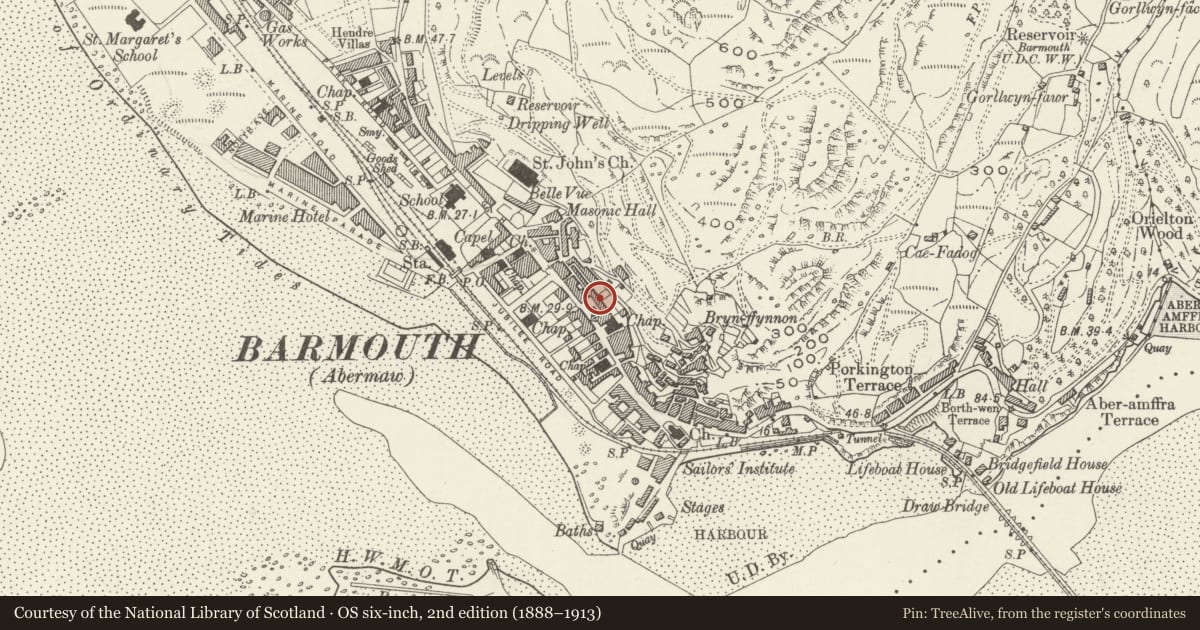 Ordnance Survey six-inch map, 2nd edition (1888–1913) covering the location of Fron-y-Graig, Barmouth, Gwynedd, with a pin at the register's coordinates