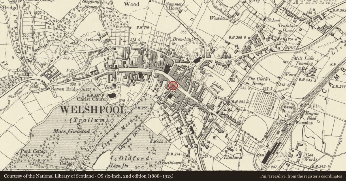 Ordnance Survey six-inch map, 2nd edition (1888–1913) covering the location of 33 Broad Street, Welshpool, Powys, with a pin at the register's coordinates