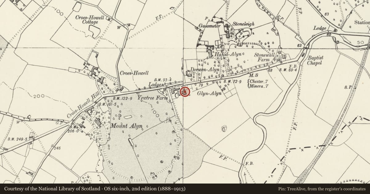 Ordnance Survey six-inch map, 2nd edition (1888–1913) covering the location of Outbuilding range immediately E of Yew Tree Farm, Rossett, Wrexham, with a pin at the register's coordinates
