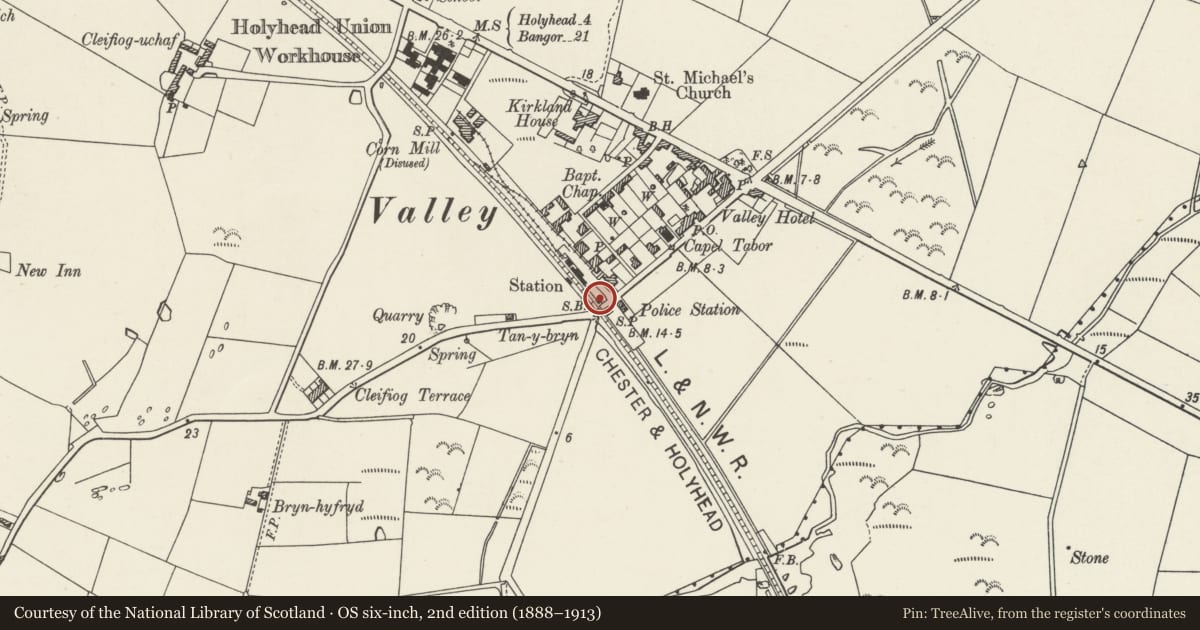 Ordnance Survey six-inch map, 2nd edition (1888–1913) covering the location of Valley Station Signal Box, Isle of Anglesey, with a pin at the register's coordinates
