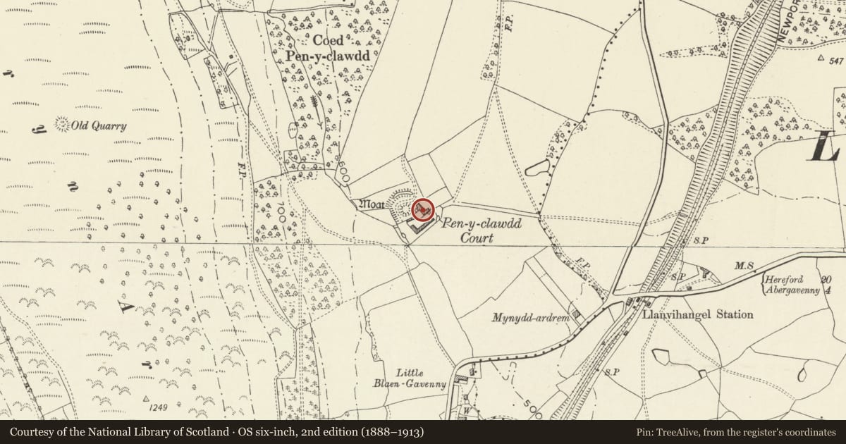 Ordnance Survey six-inch map, 2nd edition (1888–1913) covering the location of Pen-y-Clawdd Court, Crucorney, Monmouthshire, with a pin at the register's coordinates
