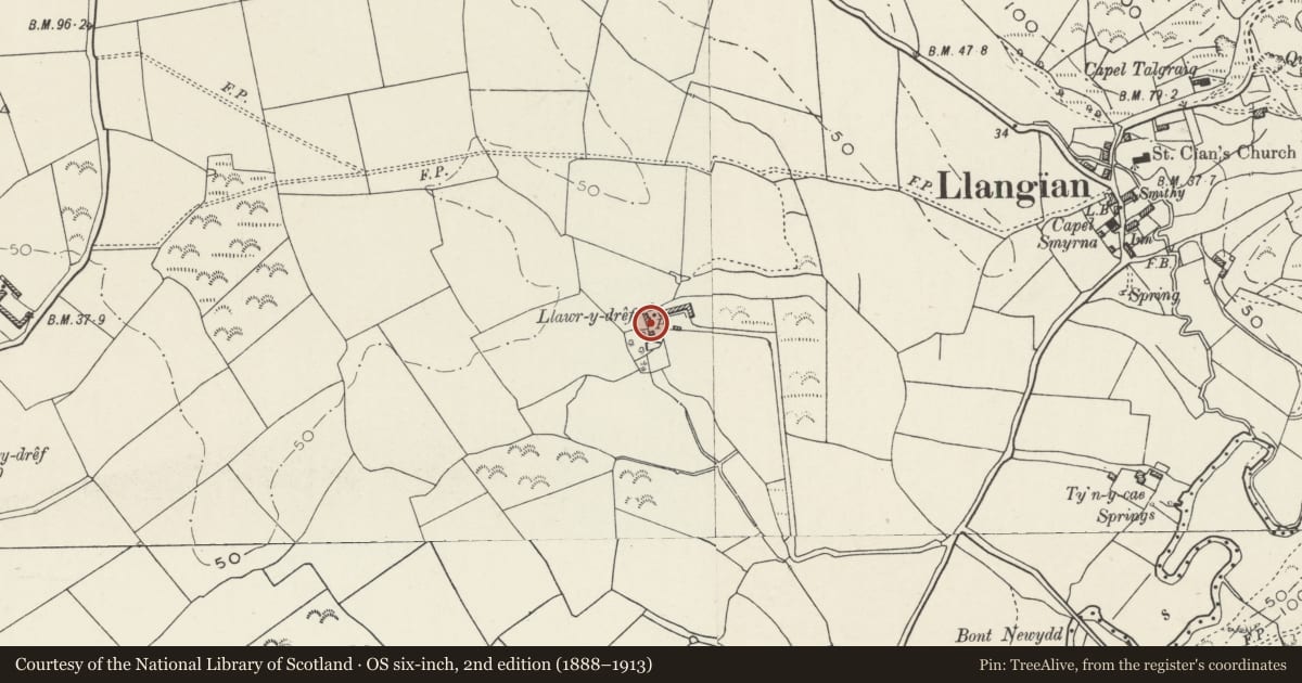 Ordnance Survey six-inch map, 2nd edition (1888–1913) covering the location of Llawr-dref, Llanengan, Gwynedd, with a pin at the register's coordinates