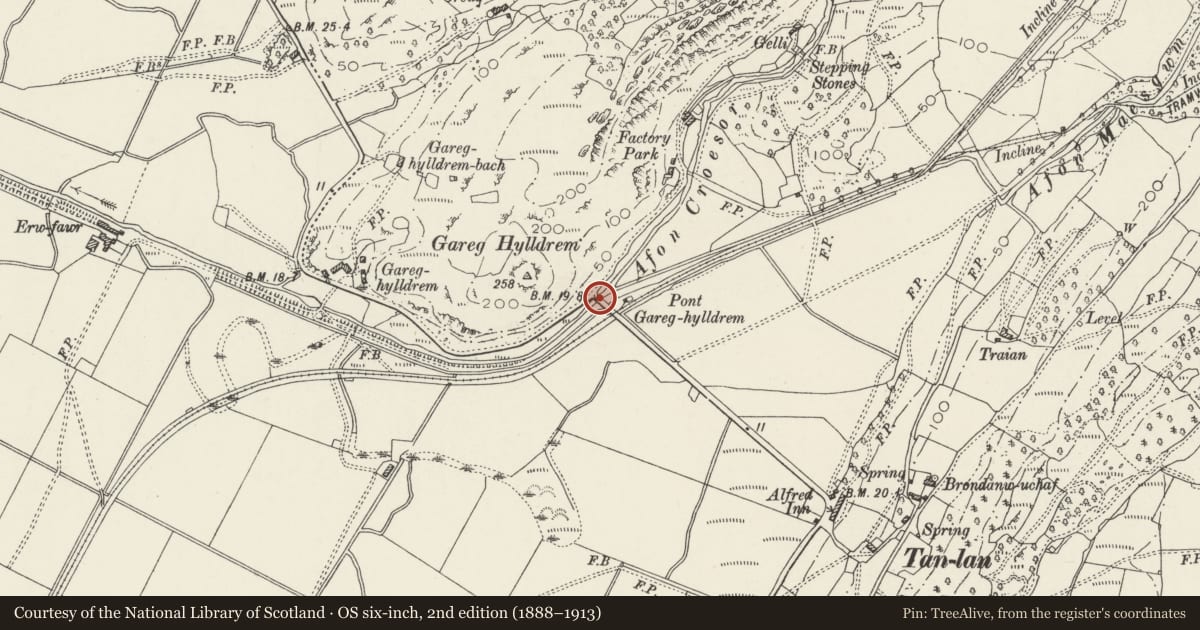 Ordnance Survey six-inch map, 2nd edition (1888–1913) covering the location of Pont Garreg-Hylldrem, Llanfrothen, Gwynedd, with a pin at the register's coordinates
