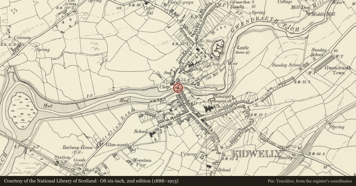 Ordnance Survey six-inch map, 2nd edition (1888–1913) covering the location of Kidwelly Bridge/Pont Cydweli, Carmarthenshire, with a pin at the register's coordinates
