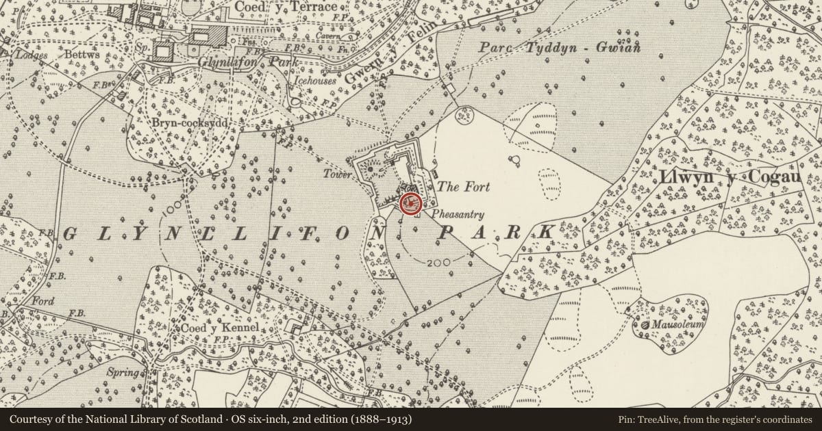 Ordnance Survey six-inch map, 2nd edition (1888–1913) covering the location of Outer Defensive Wall to Fort Williamsburg, Llandwrog, Gwynedd, with a pin at the register's coordinates