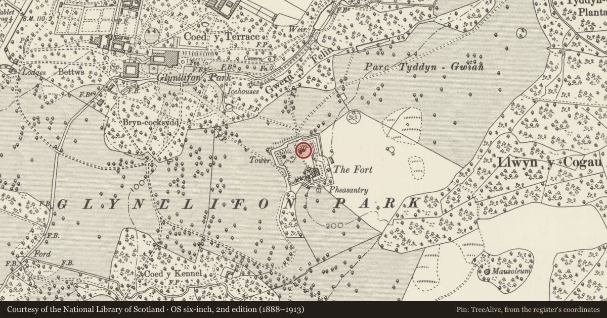 Ordnance Survey six-inch map, 2nd edition (1888–1913) covering the location of Gatehouse at Fort Williamsburg, Llandwrog, Gwynedd, with a pin at the register's coordinates