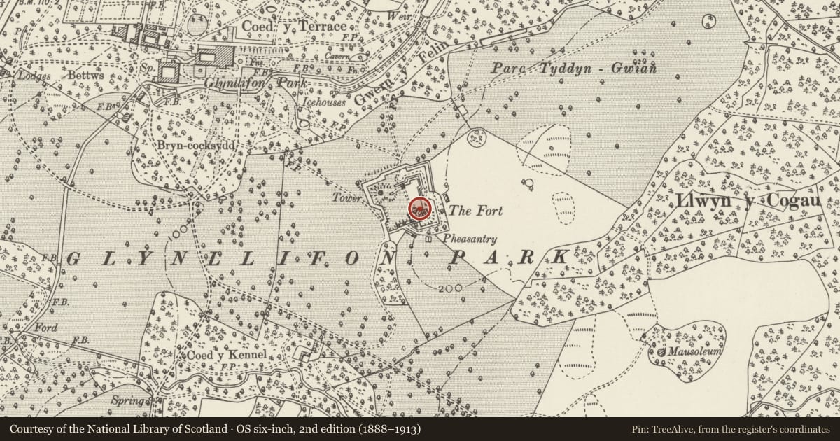 Ordnance Survey six-inch map, 2nd edition (1888–1913) covering the location of Armoury at Fort Williamsburg including attached screen walls, Llandwrog, Gwynedd, with a pin at the register's coordinates