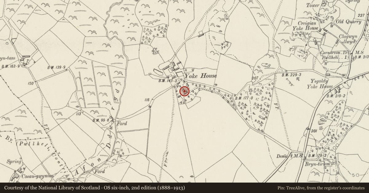 Ordnance Survey six-inch map, 2nd edition (1888–1913) covering the location of Ty Iocws, also known as Yoke House, and attached dwelling, Llannor, Gwynedd, with a pin at the register's coordinates