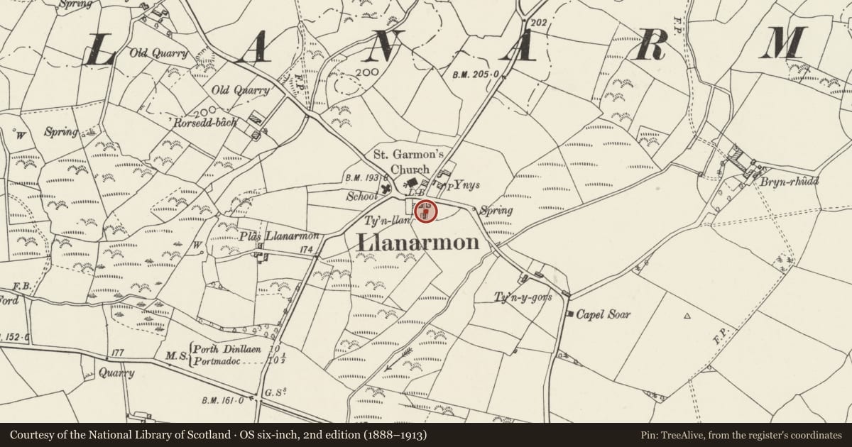 Ordnance Survey six-inch map, 2nd edition (1888–1913) covering the location of Piggery and associated structures at Ty'n-llan, Llanystumdwy, Gwynedd, with a pin at the register's coordinates
