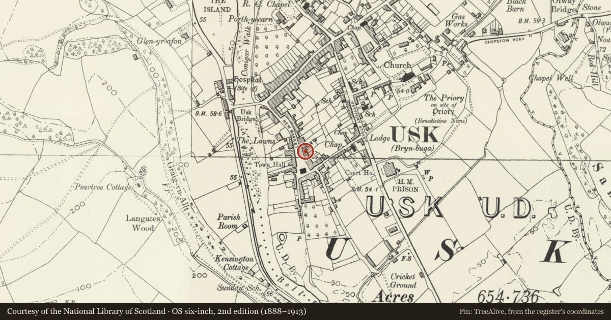 Ordnance Survey six-inch map, 2nd edition (1888–1913) covering the location of Wellesley House and Wellesley Coach House, and attached iron railings, Usk, Monmouthshire, with a pin at the register's coordinates