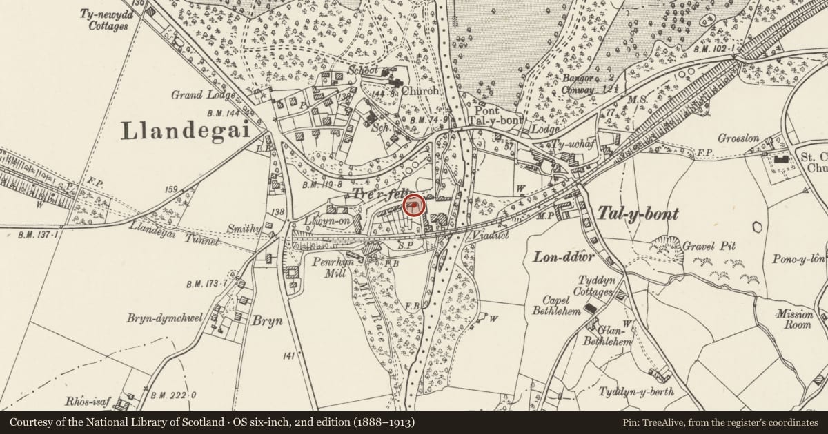 Ordnance Survey six-inch map, 2nd edition (1888–1913) covering the location of Tre-felin Cottages, Llandygai, Gwynedd, with a pin at the register's coordinates