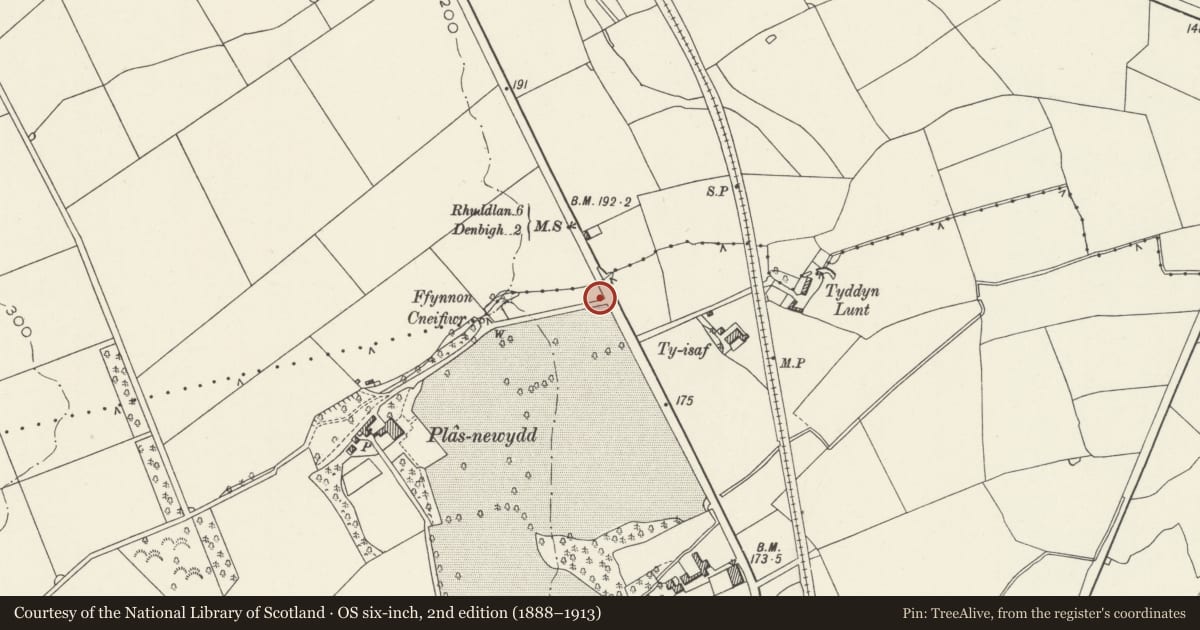 Ordnance Survey six-inch map, 2nd edition (1888–1913) covering the location of Plas Newydd Lodge, including associated gates and screen walls, Denbigh, Denbighshire, with a pin at the register's coordinates