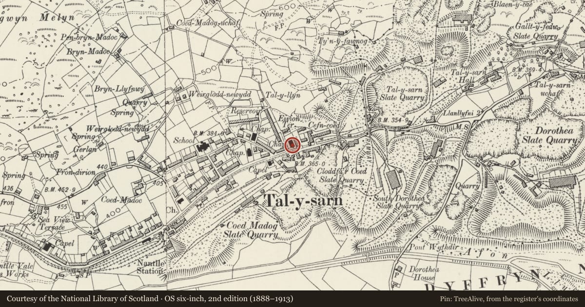 Ordnance Survey six-inch map, 2nd edition (1888–1913) covering the location of Capel Mawr, Sunday School and railed steps to chapel forecourt, Llanllyfni, Gwynedd, with a pin at the register's coordinates