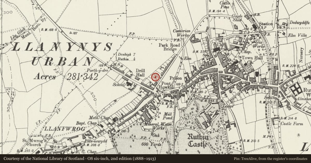 Ordnance Survey six-inch map, 2nd edition (1888–1913) covering the location of Eglwys y Bedyddwyr Ruthin, Denbighshire, with a pin at the register's coordinates