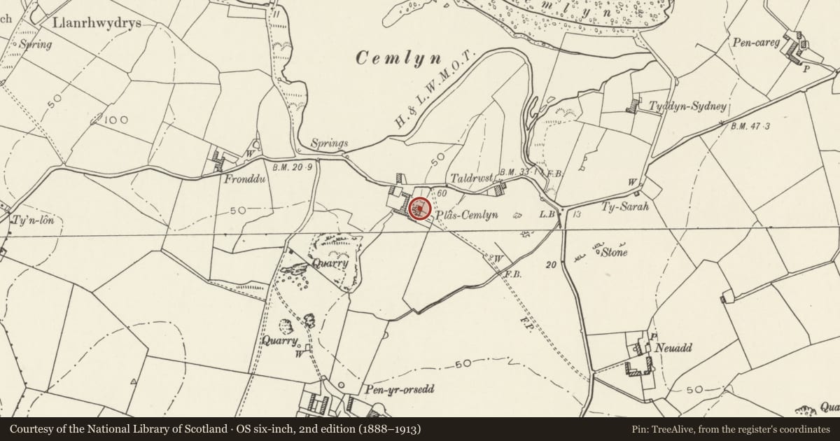 Ordnance Survey six-inch map, 2nd edition (1888–1913) covering the location of Farmhouse at Plas Cemlyn with curved walling to north and wall incorporating goose pens to south, Cylch-y-Garn, Isle of Anglesey, with a pin at the register's coordinates