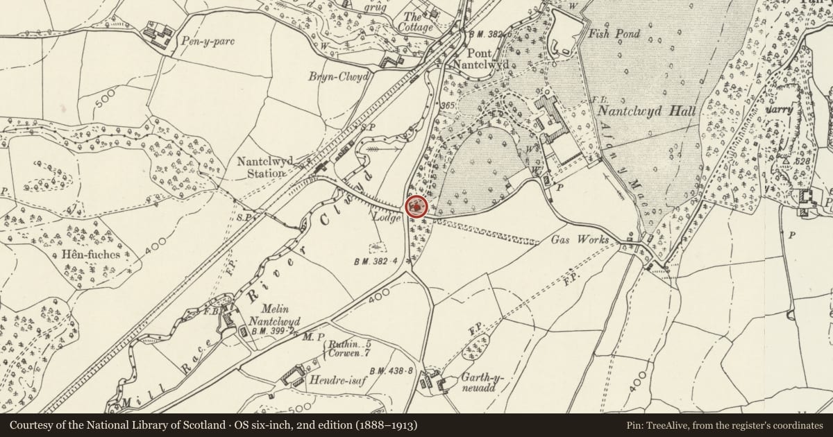 Ordnance Survey six-inch map, 2nd edition (1888–1913) covering the location of West Entrance Lodge to Nantclwyd Hall, Llanelidan, Denbighshire, with a pin at the register's coordinates