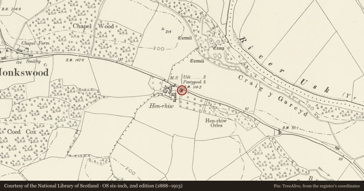 Ordnance Survey six-inch map, 2nd edition (1888–1913) covering the location of Double Granary at Henrhiw Farm, Llanbadoc, Monmouthshire, with a pin at the register's coordinates