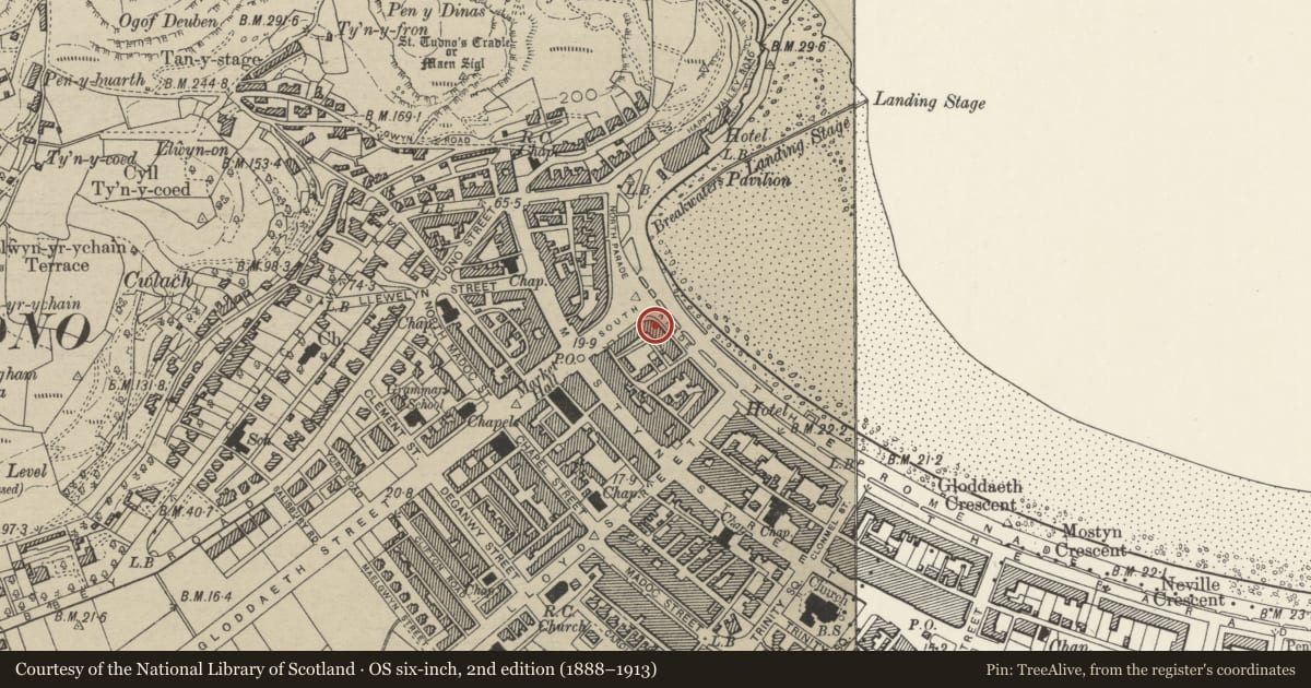 Ordnance Survey six-inch map, 2nd edition (1888–1913) covering the location of 7 South Parade, Llandudno, Conwy, with a pin at the register's coordinates