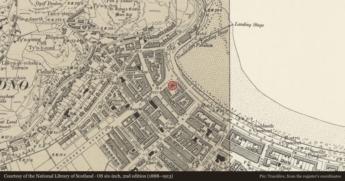 Ordnance Survey six-inch map, 2nd edition (1888–1913) covering the location of Marlborough Hotel, Llandudno, Conwy, with a pin at the register's coordinates