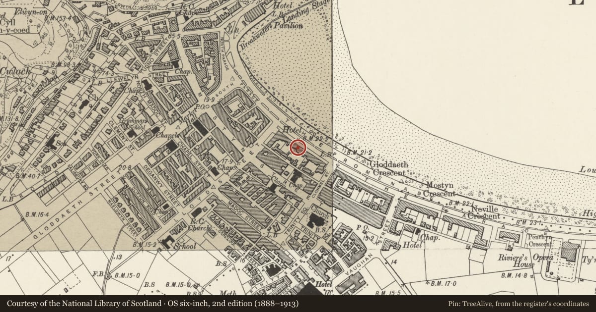 Ordnance Survey six-inch map, 2nd edition (1888–1913) covering the location of Somerset Hotel, St George's Crescent, Llandudno, Conwy, with a pin at the register's coordinates