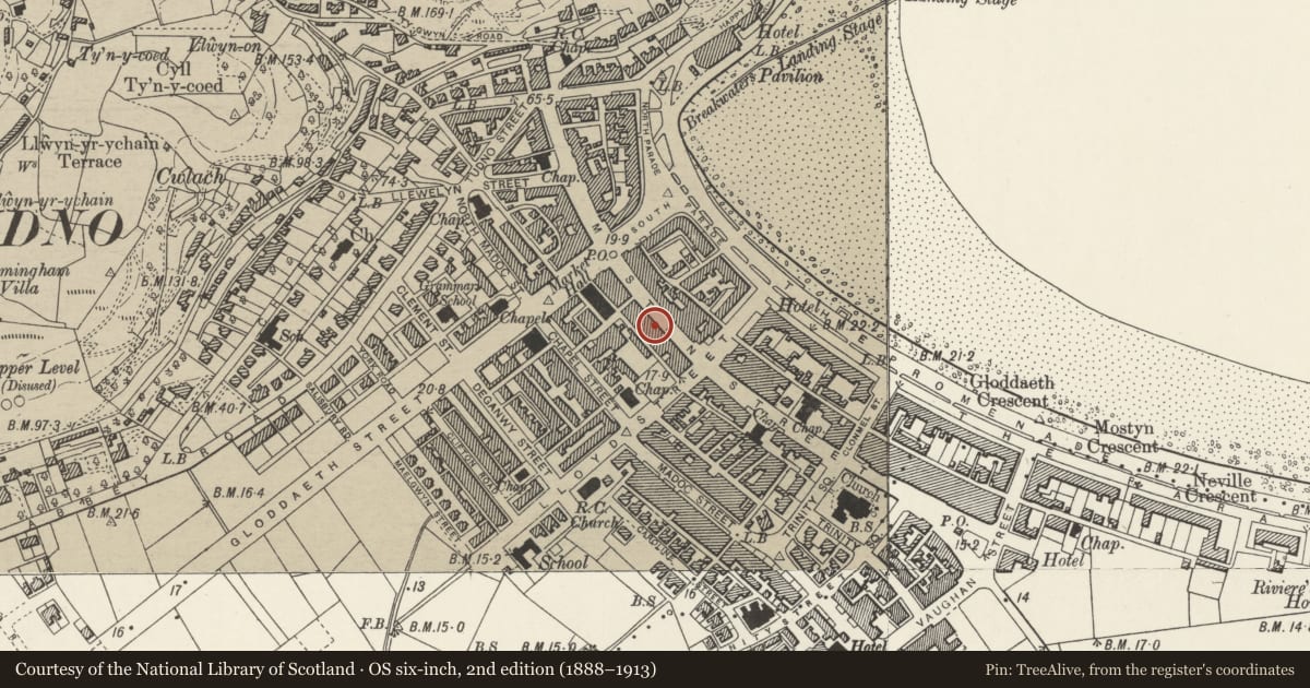 Ordnance Survey six-inch map, 2nd edition (1888–1913) covering the location of 76 Mostyn Street Street, Llandudno, Conwy, with a pin at the register's coordinates