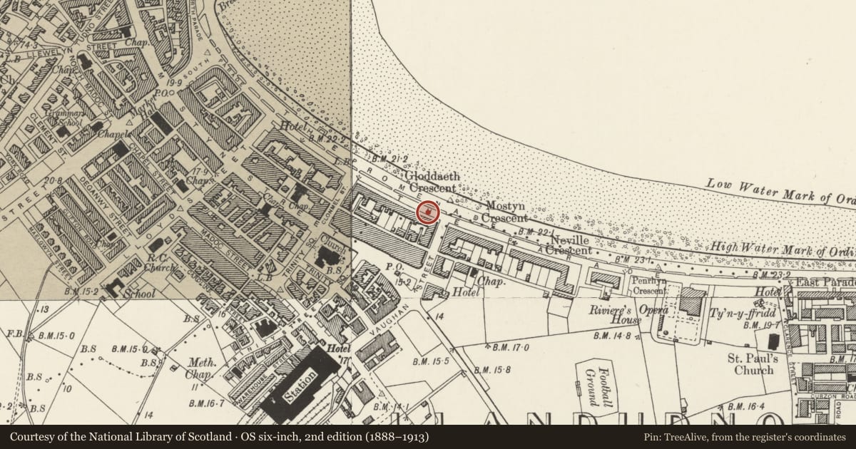 Ordnance Survey six-inch map, 2nd edition (1888–1913) covering the location of Pillar Box, Gloddaeth Crescent, Llandudno, Conwy, with a pin at the register's coordinates