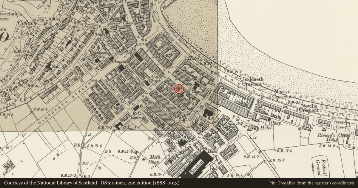 Ordnance Survey six-inch map, 2nd edition (1888–1913) covering the location of Library (1910 Block), Llandudno, Conwy, with a pin at the register's coordinates