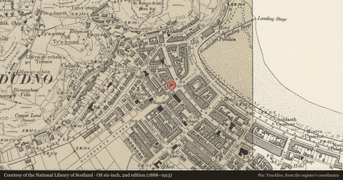 Ordnance Survey six-inch map, 2nd edition (1888–1913) covering the location of 4 & 6 Gloddaeth Street, Llandudno, Conwy, with a pin at the register's coordinates