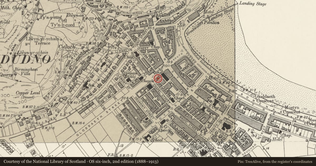 Ordnance Survey six-inch map, 2nd edition (1888–1913) covering the location of 13 Gloddaeth Street, including verandah, Llandudno, Conwy, with a pin at the register's coordinates