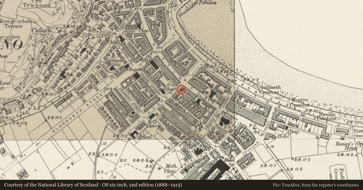 Ordnance Survey six-inch map, 2nd edition (1888–1913) covering the location of 5 Lloyd Street, including verandah, Llandudno, Conwy, with a pin at the register's coordinates