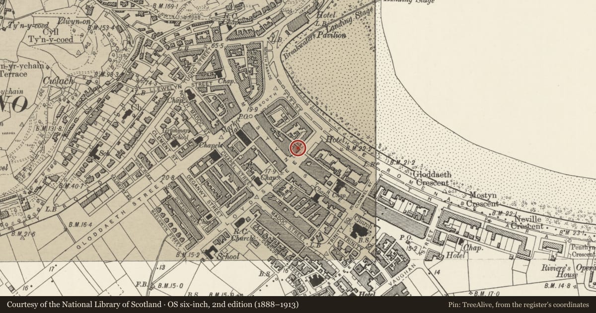 Ordnance Survey six-inch map, 2nd edition (1888–1913) covering the location of 9 St George's Place, Llandudno, Conwy, with a pin at the register's coordinates