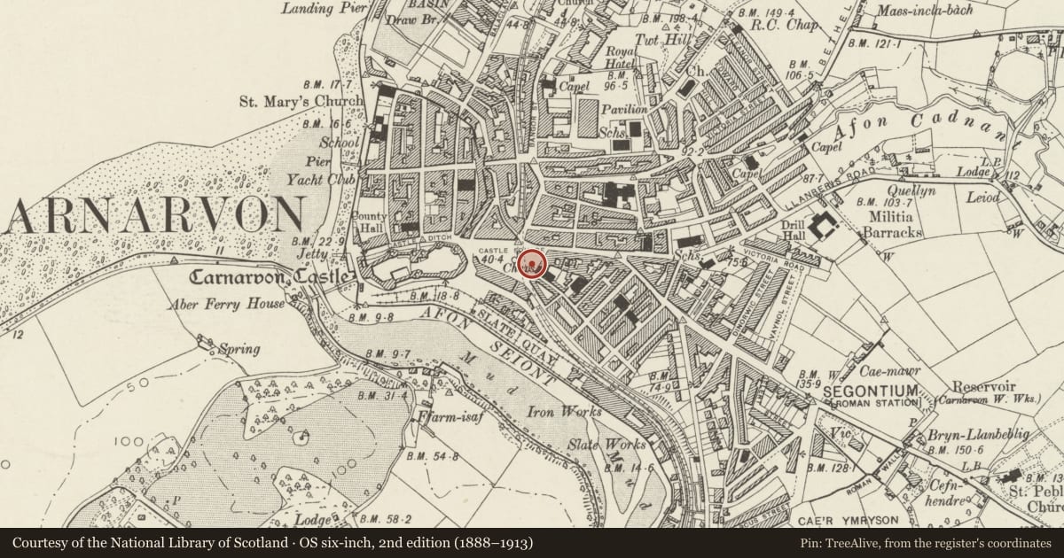 Ordnance Survey six-inch map, 2nd edition (1888–1913) covering the location of Caernarfon War Memorial, Gwynedd, with a pin at the register's coordinates