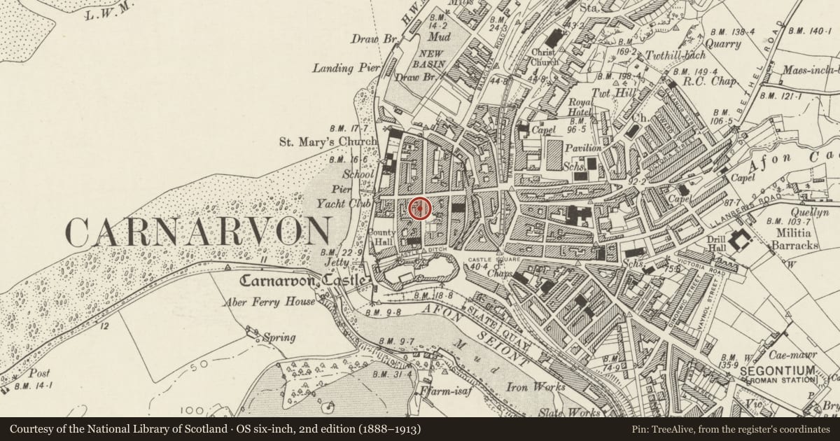 Ordnance Survey six-inch map, 2nd edition (1888–1913) covering the location of 8 Castle Street, Caernarfon, Gwynedd, with a pin at the register's coordinates