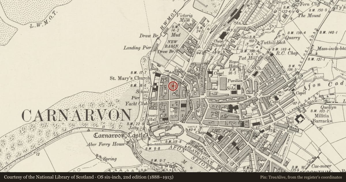 Ordnance Survey six-inch map, 2nd edition (1888–1913) covering the location of 14 Market Street, Caernarfon, Gwynedd, with a pin at the register's coordinates