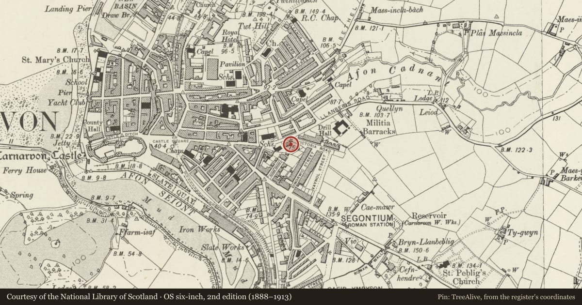 Ordnance Survey six-inch map, 2nd edition (1888–1913) covering the location of 10 Holywell Terrace, Caernarfon, Gwynedd, with a pin at the register's coordinates