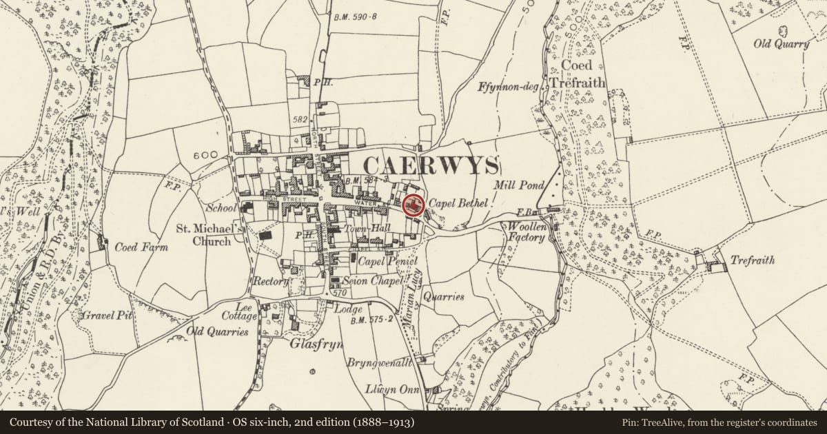 Ordnance Survey six-inch map, 2nd edition (1888–1913) covering the location of Caerwys Welsh Presbyterian Church, including forecourt wall and gates, Flintshire, with a pin at the register's coordinates