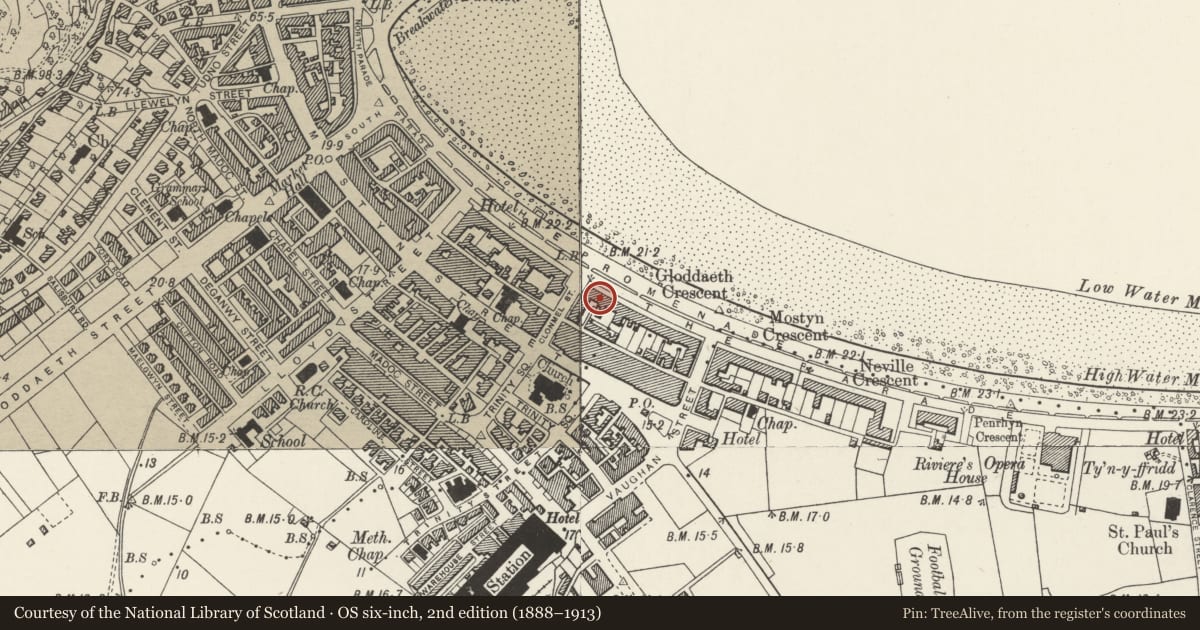 Ordnance Survey six-inch map, 2nd edition (1888–1913) covering the location of Chatsworth House Hotel, 1-6 Gloddaeth Crescent, Llandudno, Conwy, with a pin at the register's coordinates