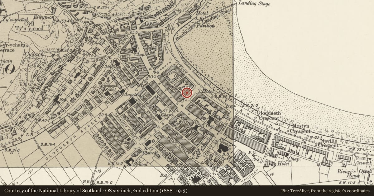 Ordnance Survey six-inch map, 2nd edition (1888–1913) covering the location of White Heather Hotel, Llandudno, Conwy, with a pin at the register's coordinates