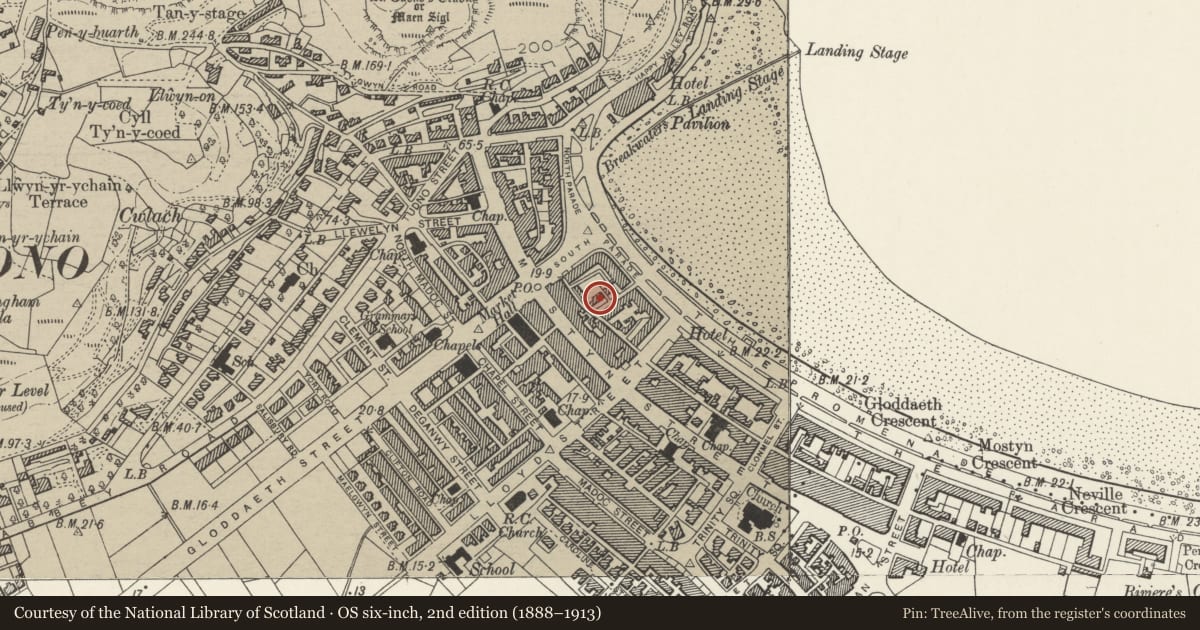Ordnance Survey six-inch map, 2nd edition (1888–1913) covering the location of Ty Isa, including forecourt walls, Llandudno, Conwy, with a pin at the register's coordinates