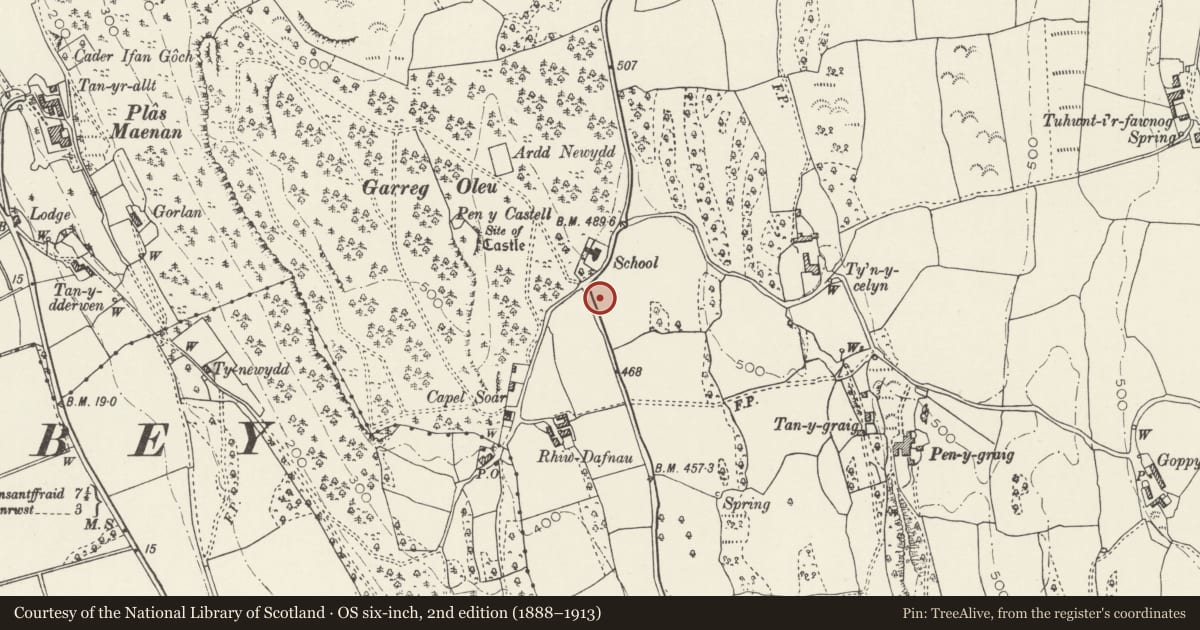 Ordnance Survey six-inch map, 2nd edition (1888–1913) covering the location of Telephone Call-box immediately S of the Road Junction at Maenan School (tel no: 01492 660279), Llanddoged and Maenan, Conwy, with a pin at the register's coordinates