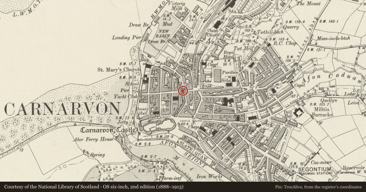 Ordnance Survey six-inch map, 2nd edition (1888–1913) covering the location of Tanybont Arch, including former lock-up to SE, Caernarfon, Gwynedd, with a pin at the register's coordinates