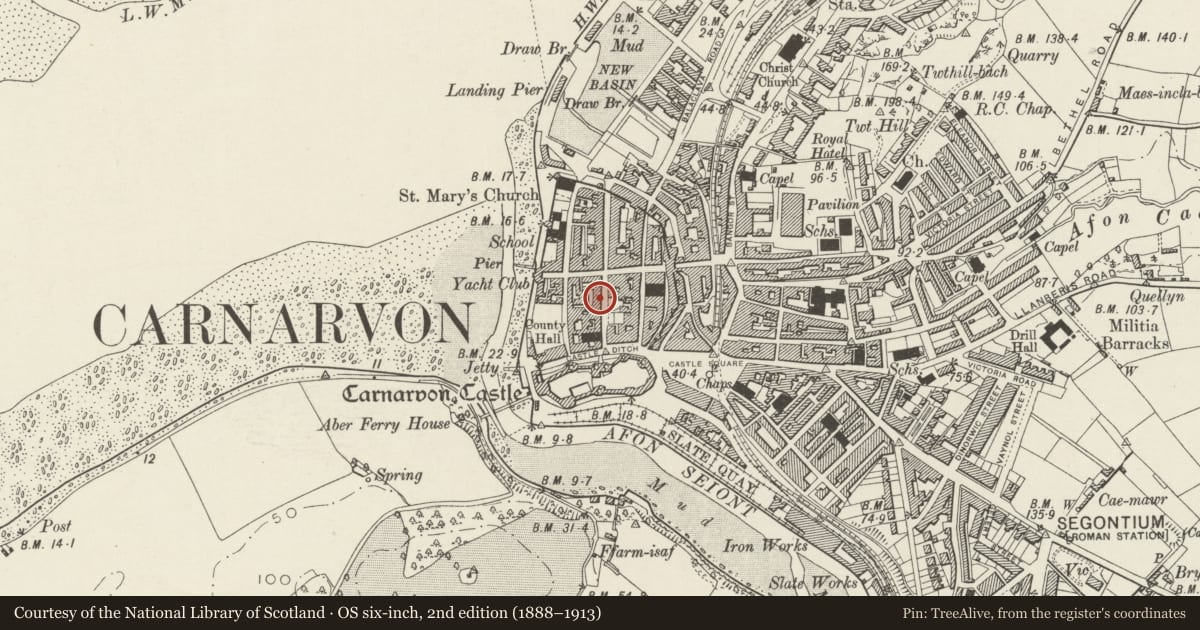 Ordnance Survey six-inch map, 2nd edition (1888–1913) covering the location of 10-12 Castle Street, Caernarfon, Gwynedd, with a pin at the register's coordinates