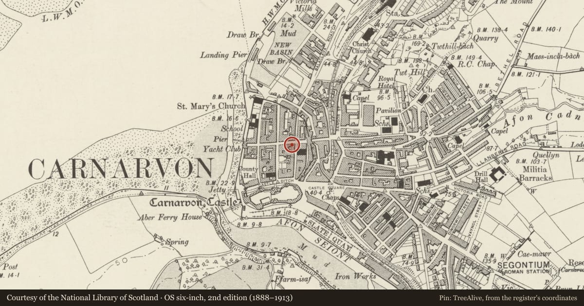 Ordnance Survey six-inch map, 2nd edition (1888–1913) covering the location of 28 High Street, Caernarfon, Gwynedd, with a pin at the register's coordinates